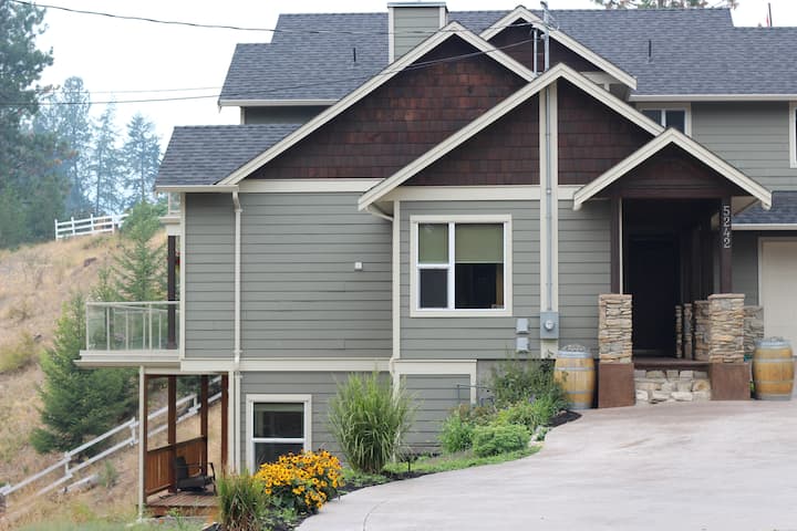 Beautiful Home In Peachland Houses For Rent In Peachland British Columbia Canada