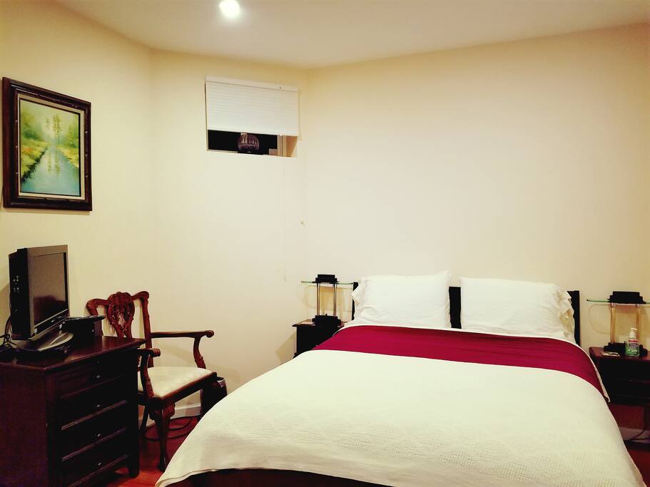 Queen bed suite, suitable for 1 or 2 guests. Great for couples on vacation!