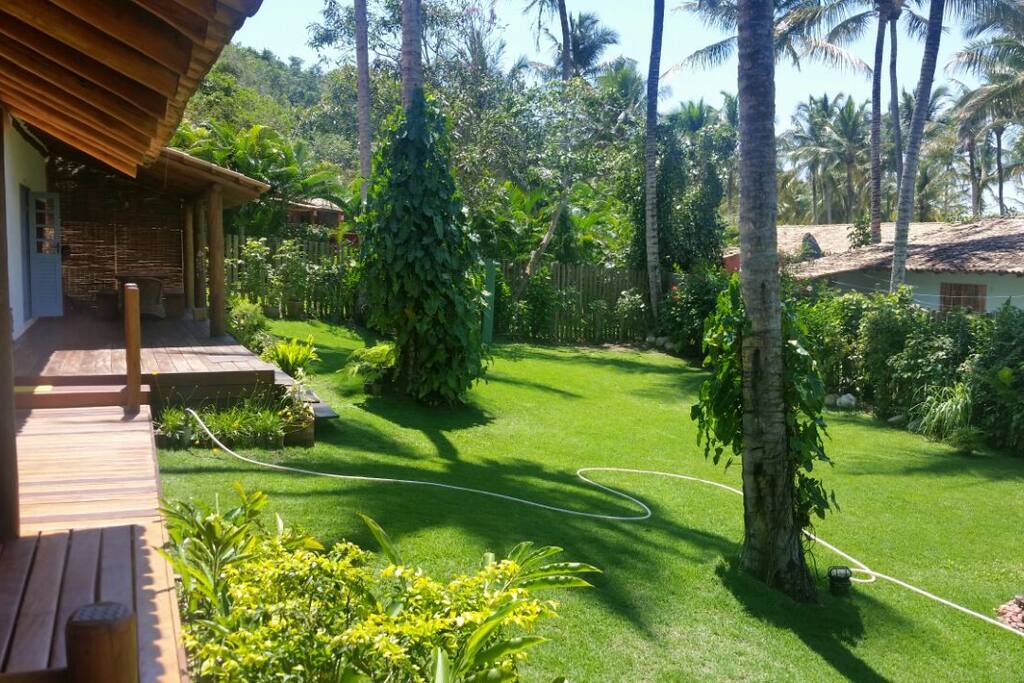 Jardim de frente para a praia