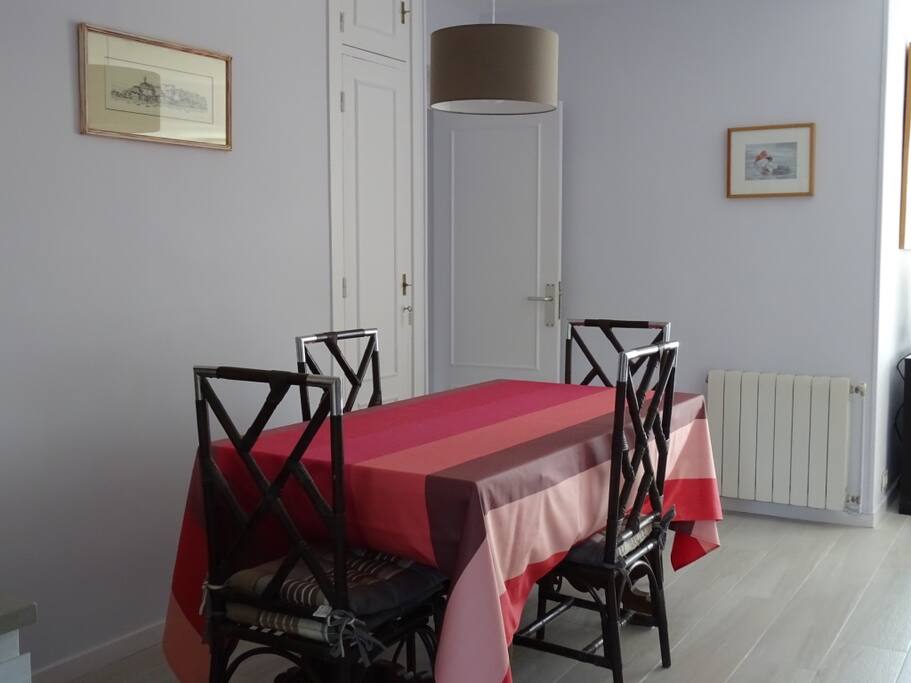 Mesa de comedor.