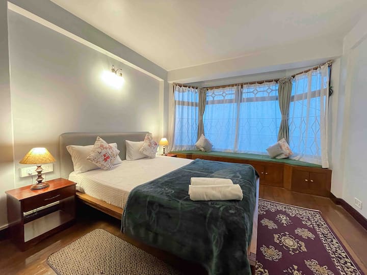 Clear Mt. Kanchenjunga view | 10mins walk to Mall
