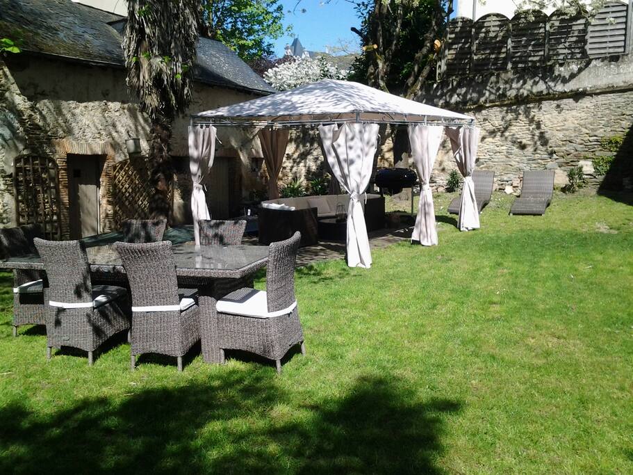 Jardin clos arrière de la maison sans vis à vis