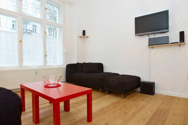 Airbnb Berlin 3 bed, 2 bath – huge flat in P´berg gallery image 5