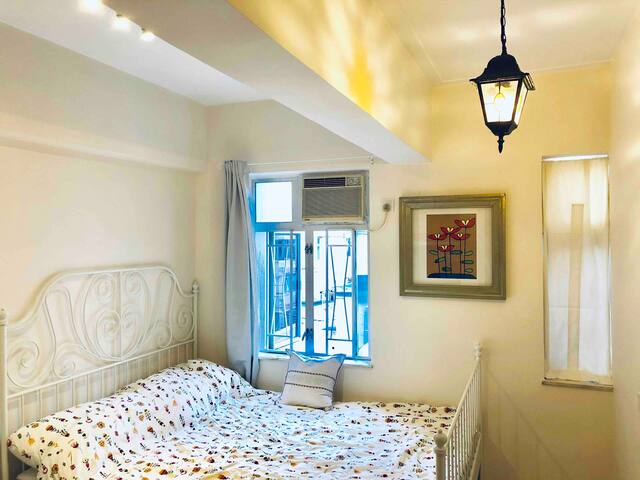 Triple room, Queen bed W/Private bathroom & kichen