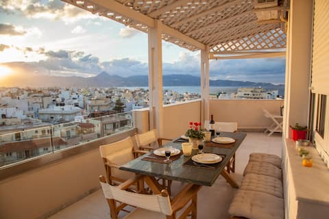 Luxury sea view city apartment
