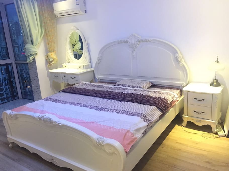 big bed (带阳台)