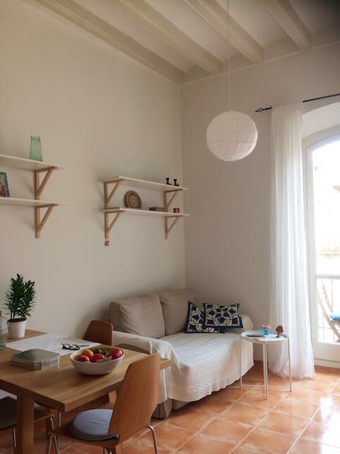 Top performing Airbnb: Stay in the Old Town, near the beach and the train in Torredembarra