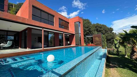 Designer House with Pool, Movie Theater, Gym & BBQ