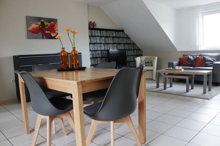 Moderne, helle Dachgeschosswohnung in Winzerort