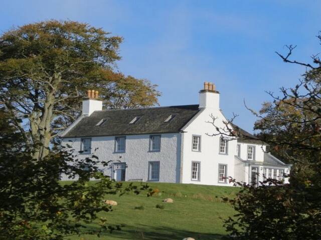 ACHAROSSAN HOUSE, pet friendly, with open fire in Oban, Ref 972515