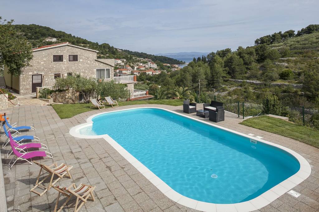 swimming pool (house and surroundings)