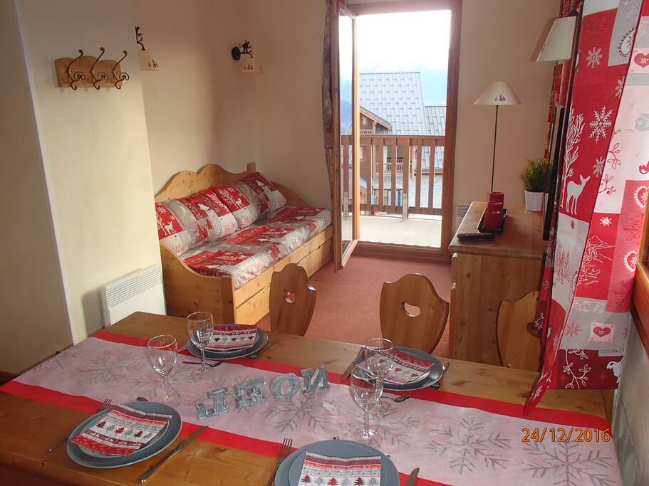 le salon et le balcon d'angle