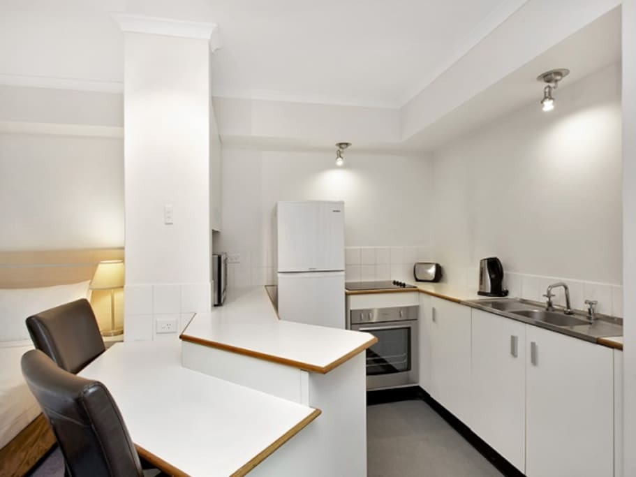 Self-contained kitchen facilities, dropped bench, ideal for dining or to use as a work station.