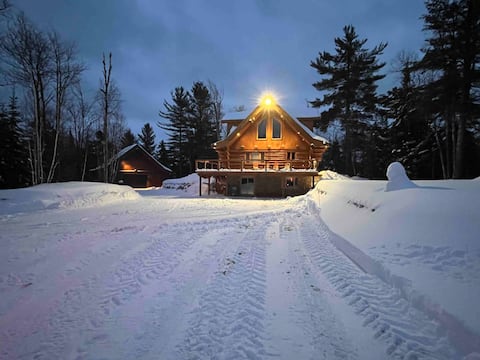 Top Airbnb: Canadian chalet/spa/mountain bike/ski in/out in Saint Côme