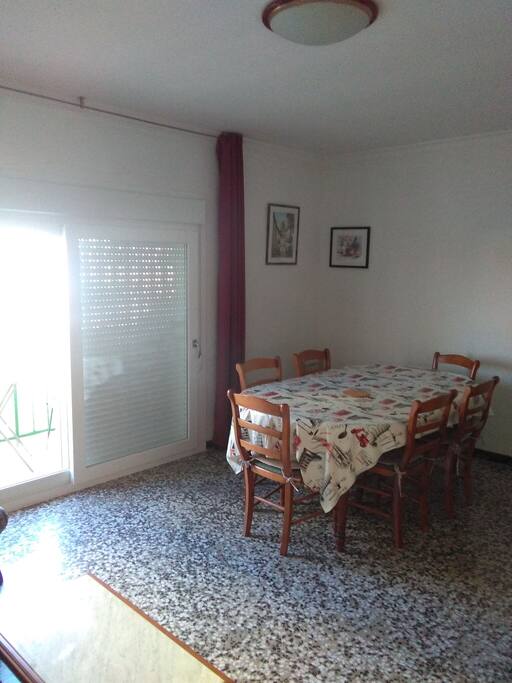 Grande salle à manger.