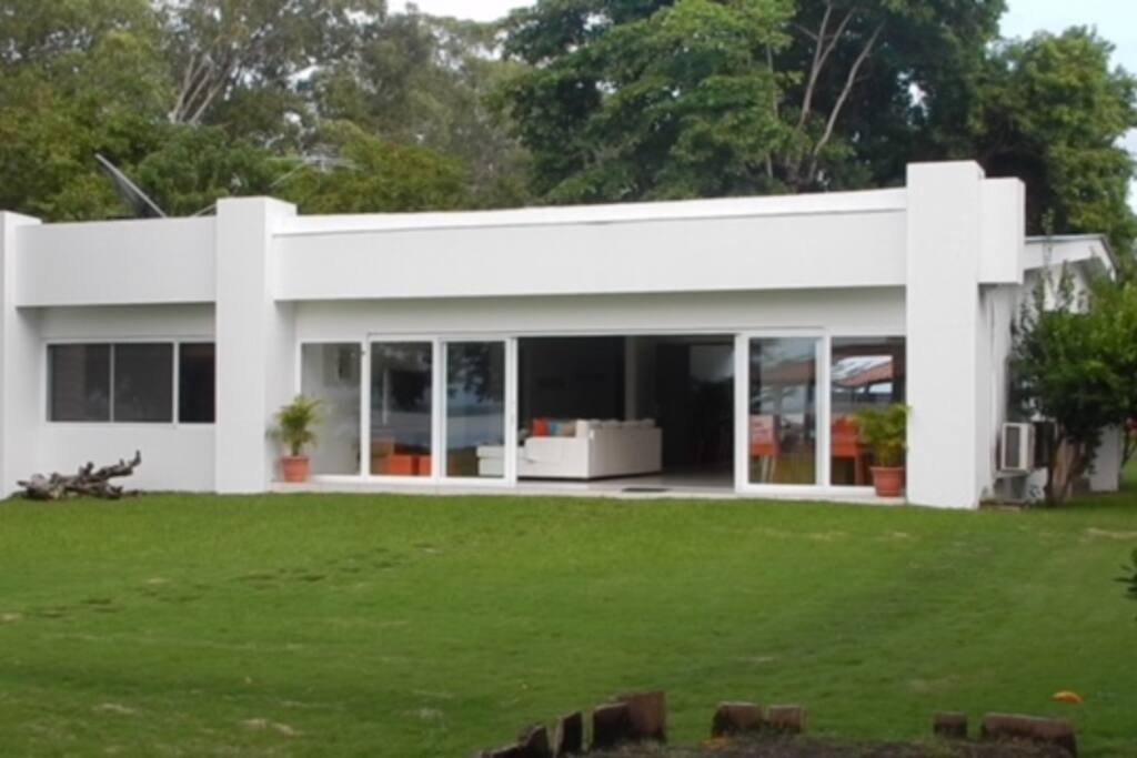 Fachada hacia Bahia