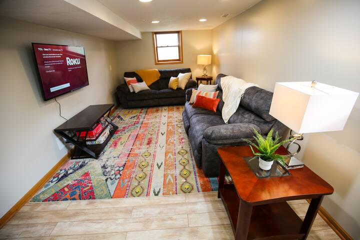 Spacious 5BR3BA home in NE Arts District gallery image 4