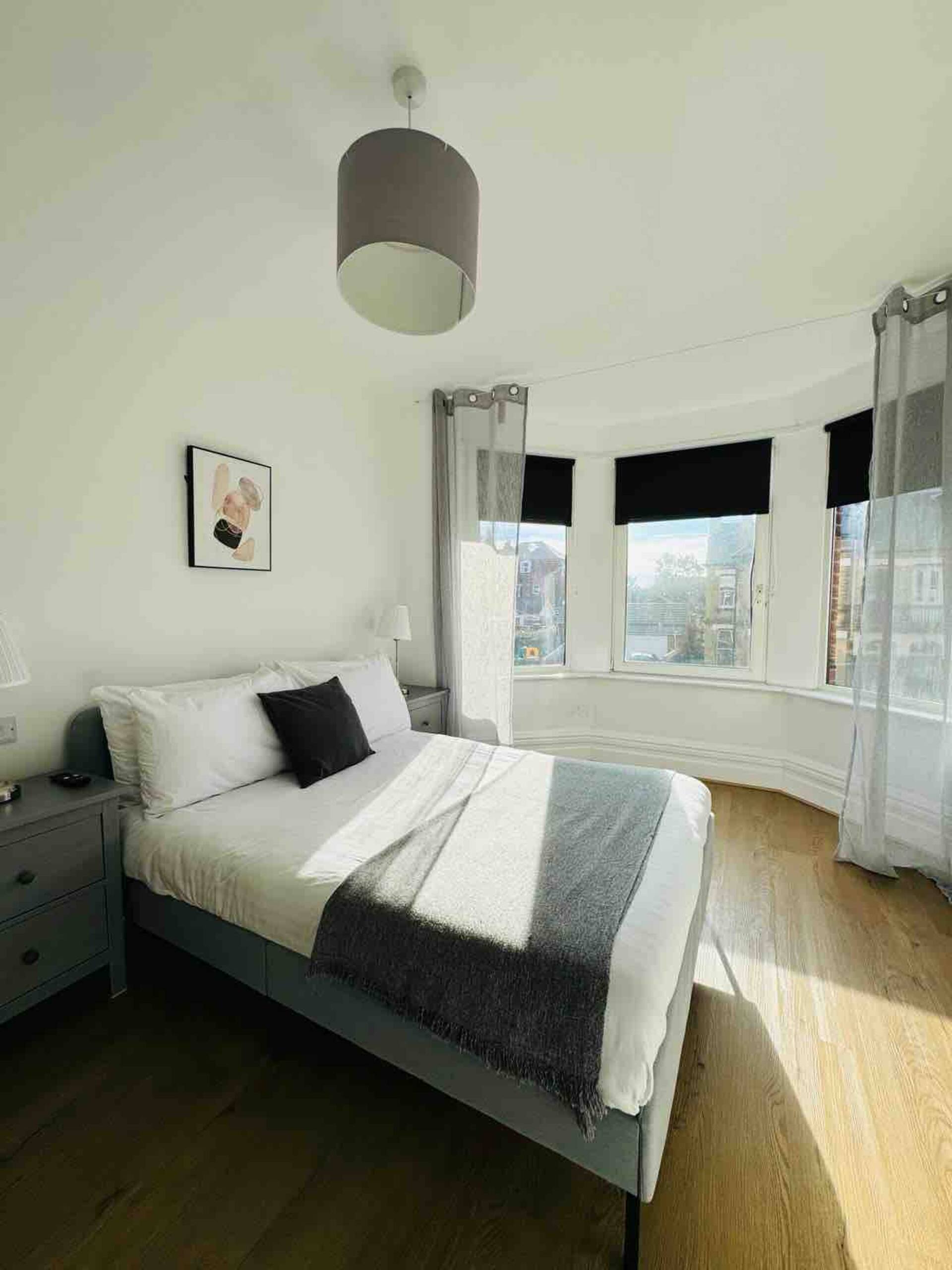Pearl House - Delightful 3-4 Bedroom Coastal Getaway