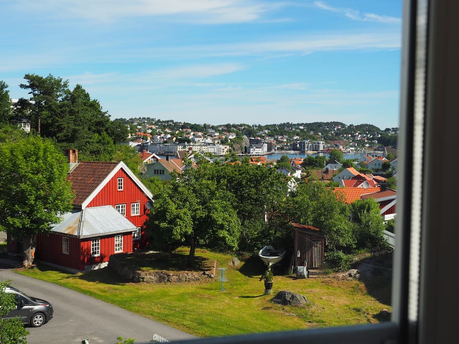 Utsikt fra Kjøkken/ Soverom mot Arendal by