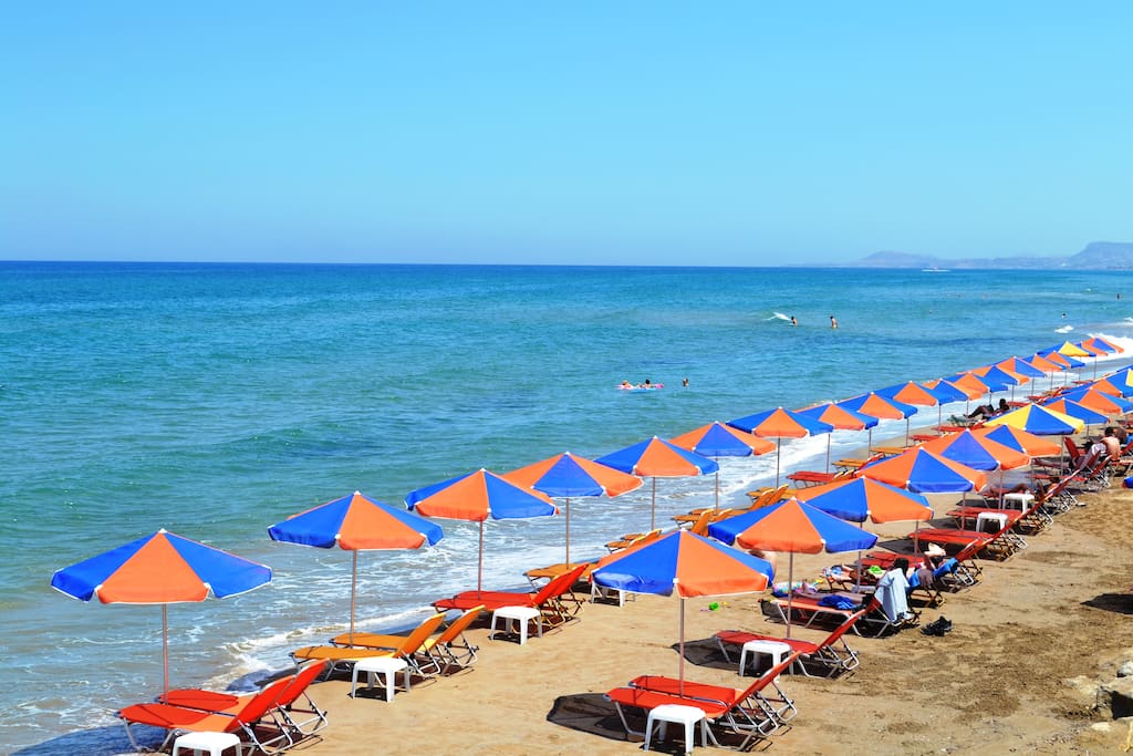 On the beach in front, you can relax and enjoy your day.