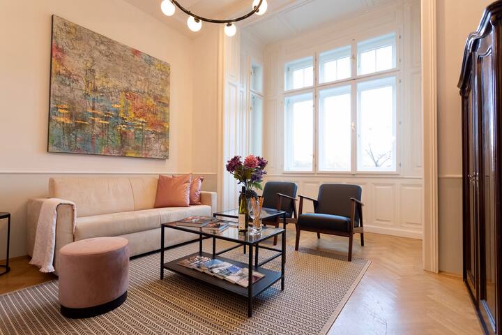 Imperial Suite 3BR w/ AC & Balcony for Fam &Groups gallery image 4