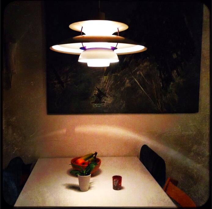Living room, dinner table. Suitable up to six people.