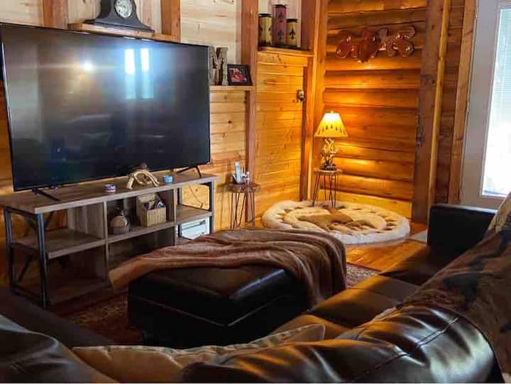 Cabin Log Home On The Beautiful Cedar River - Iowa