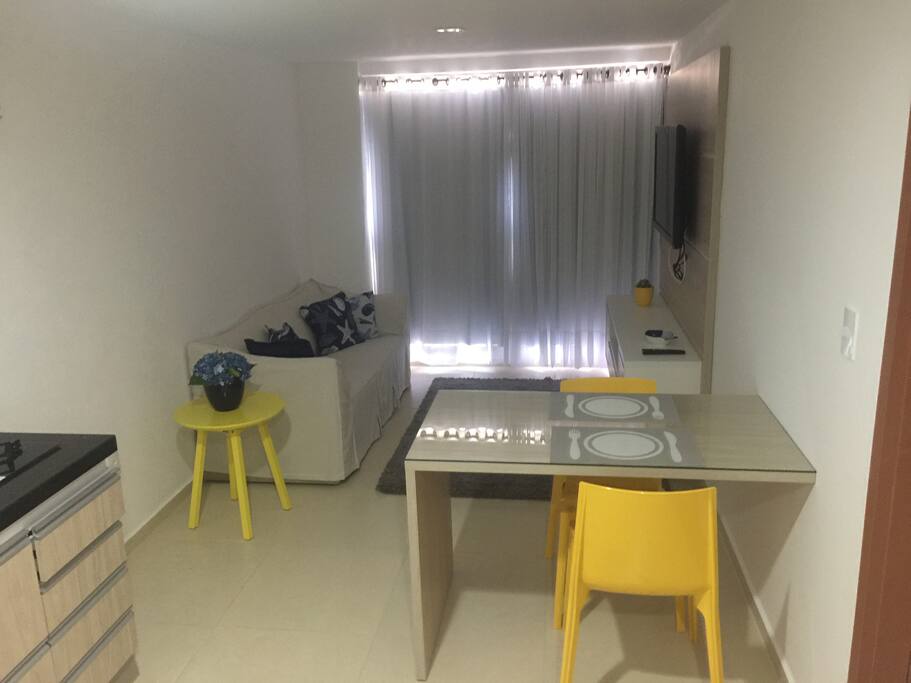 Sala com TV a cabo .