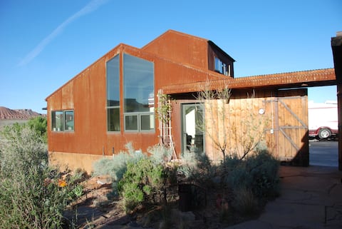 Successful Airbnb property: Rusty Guest House: Solitude at Zion National Park in Virgin