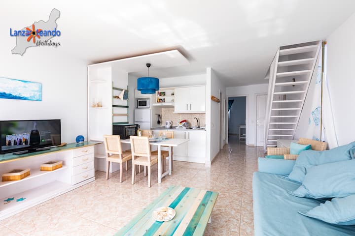 ห้องนั่งเล่นและครัวเล็ก