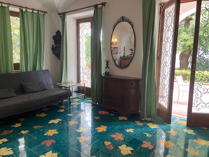 Villa L'innominata Entourée De Verte. - Procida