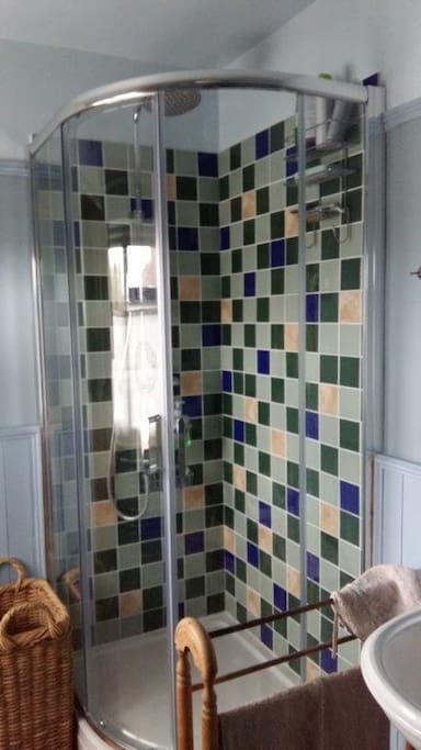 Bathroom, shower end