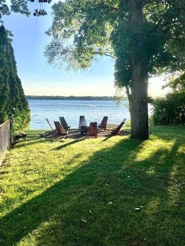 3 BR on Lake with Sunset Views, Lake Toys and Dock gallery image 5