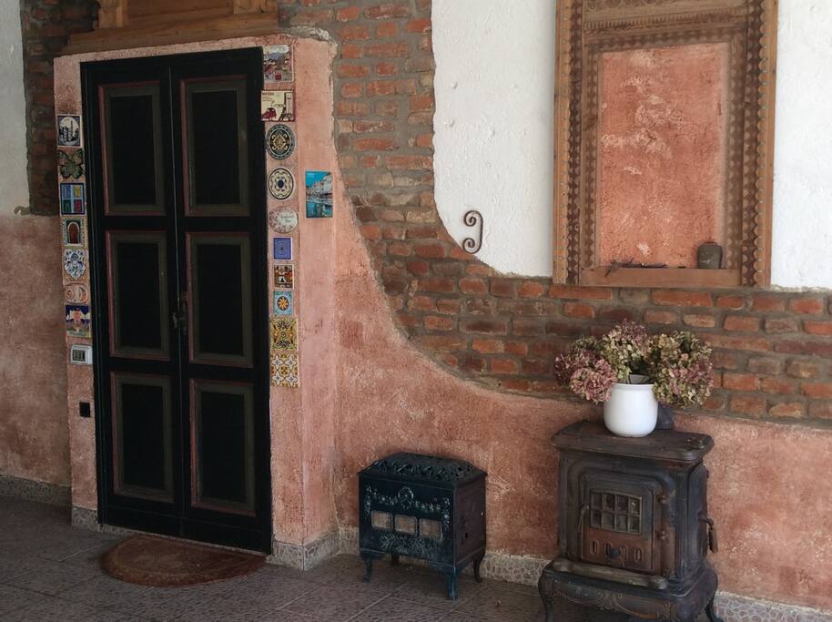 Le piastrelle recuperate nei viaggi di Agostina