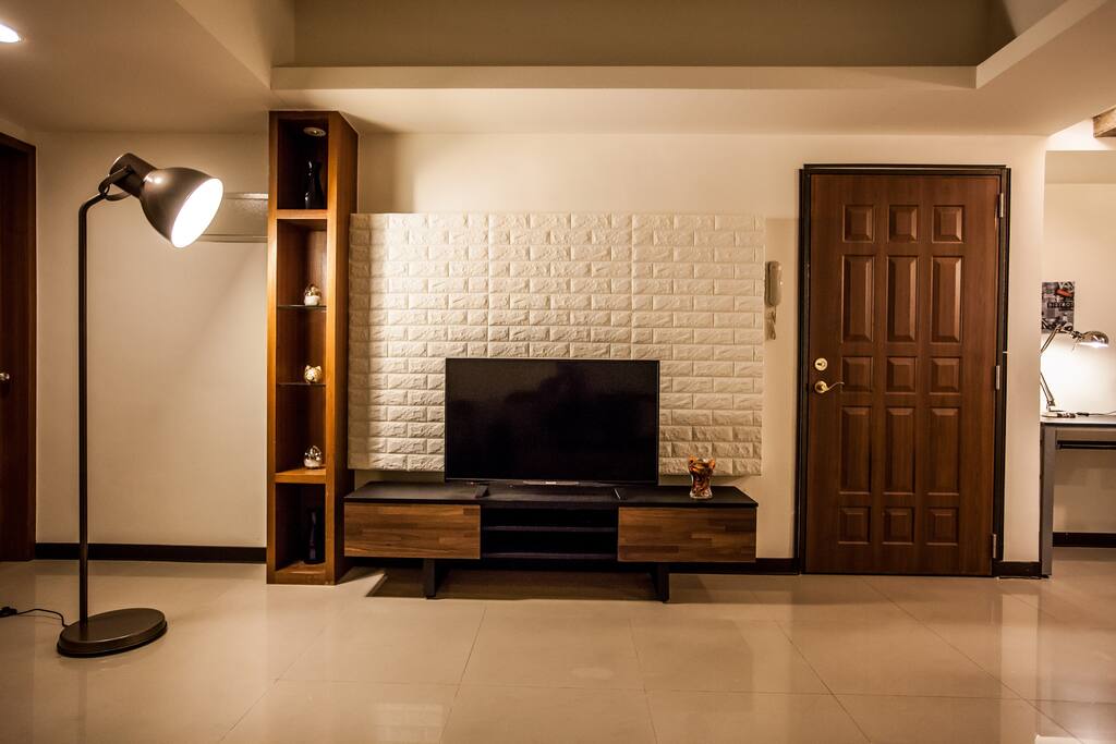 NEW 45 inch TV Living Room 3
45吋電視 & 客廳3