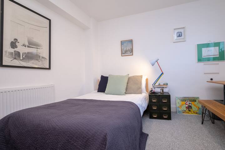 Საძინებელი 2 ორადგილიანი საწოლით