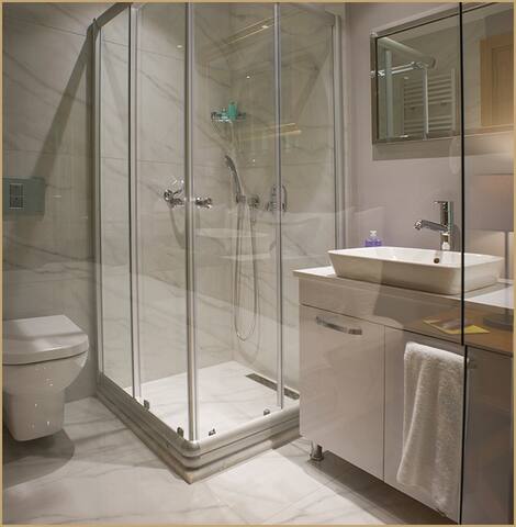 Wame Suite 3 rooms Connecting Private Apartments gallery image 5