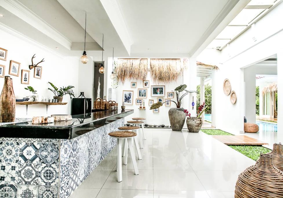 Amazing Kitchen wrapped around a pond with Jergen Teller prints and antique art