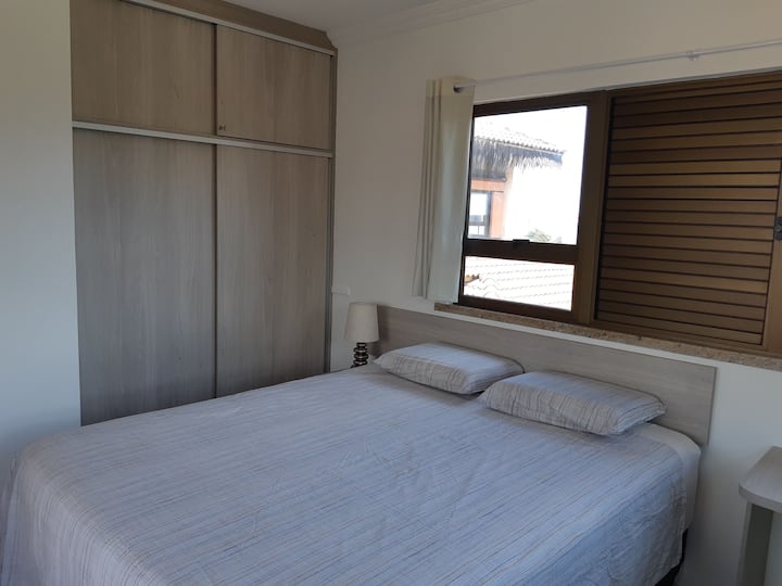 Dormitorio 3. Cama tamaño queen, con acceso directo a la azotea privada.
Dormitorio 3, cama tamaño queen, con acceso directo a la terraza privada sobre el ático.