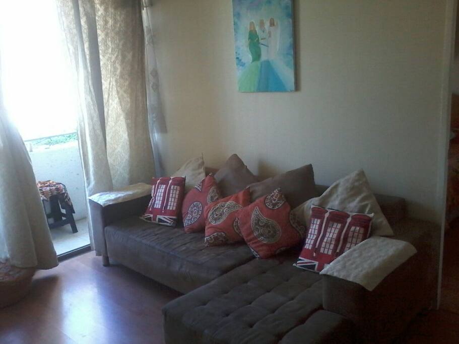 living vista a jardines y piscina/living room overlooking gardens and pool