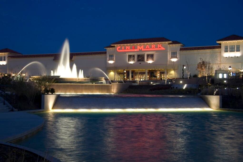 Movie theater minutes away..!!!