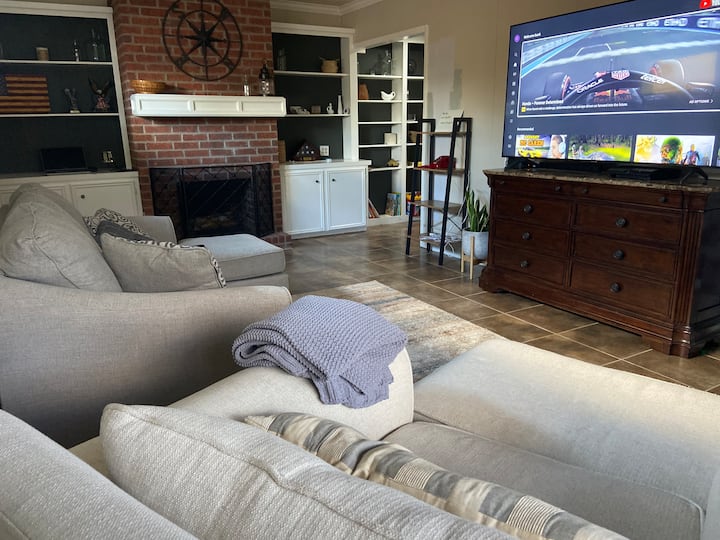 Flowers on Broadmoor Houses for Rent in Bryan, Texas, United States