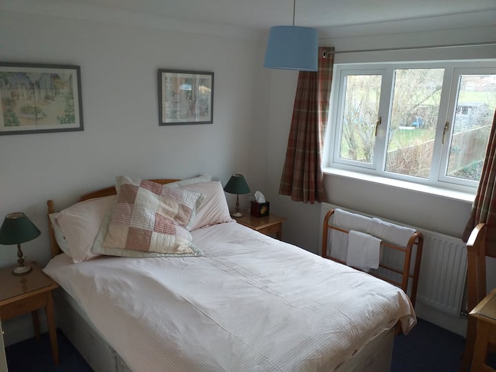 Appletrees Bed and Breakfast Bedroom 2 - Houses for Rent in Abbotts Ann,  England, United Kingdom - Airbnb