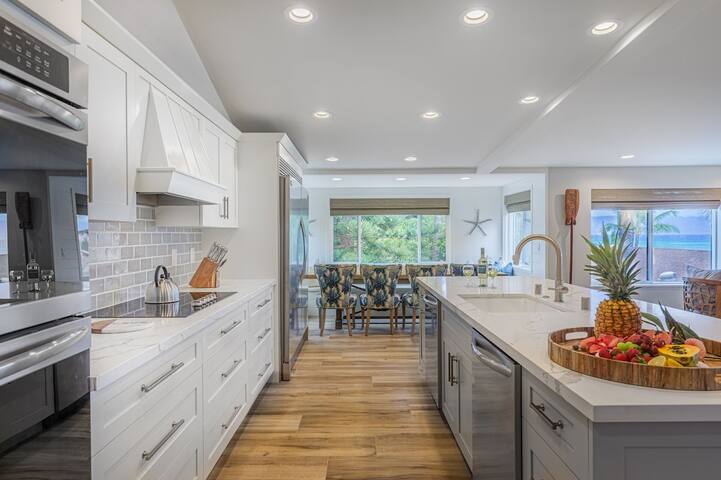 #1 Luxury OCEAN FRONT Mansion! Sleeps 32 gallery image 5