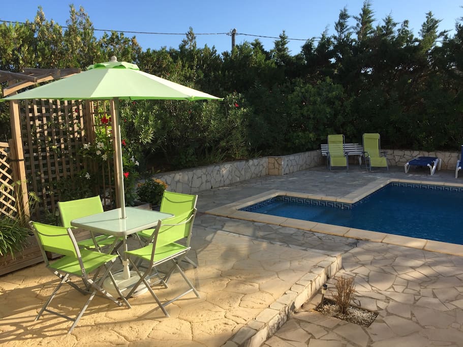 Private studio flat terrace by the pool