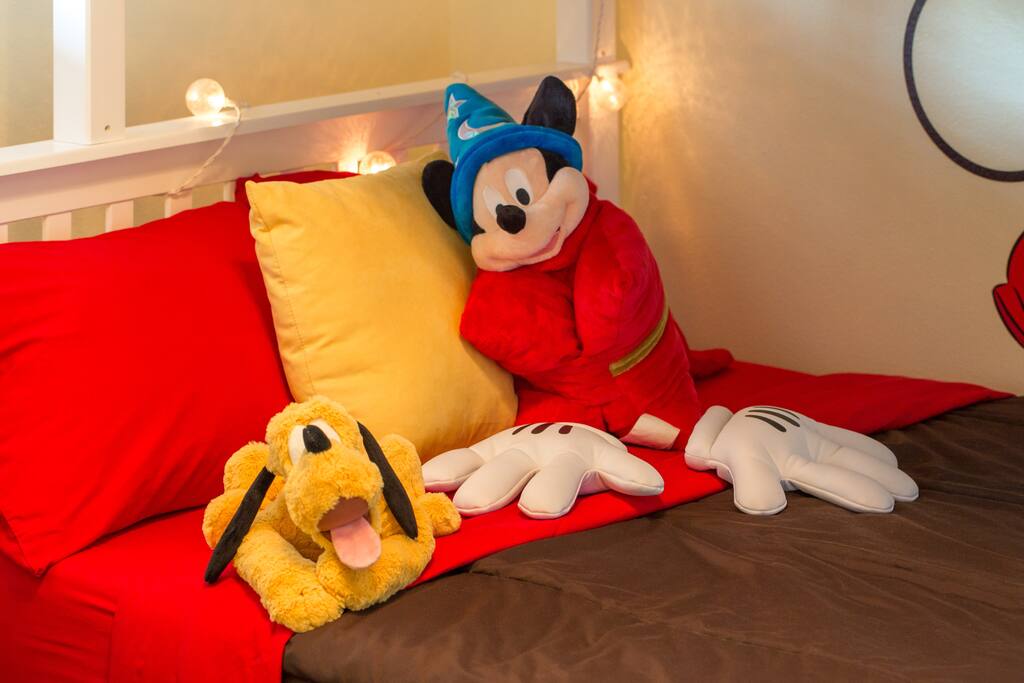 Welcome our guests by Micky and friends