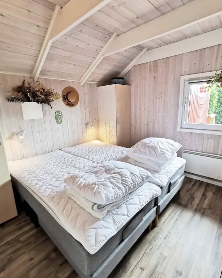 The house bedroom with nice elevator bed.

(Keep in mind that linen package can be purchased for 100kr per man) 