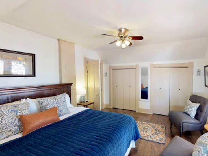 Charming Blue Bungalow Downtown Historic Montrose Houses for Rent in