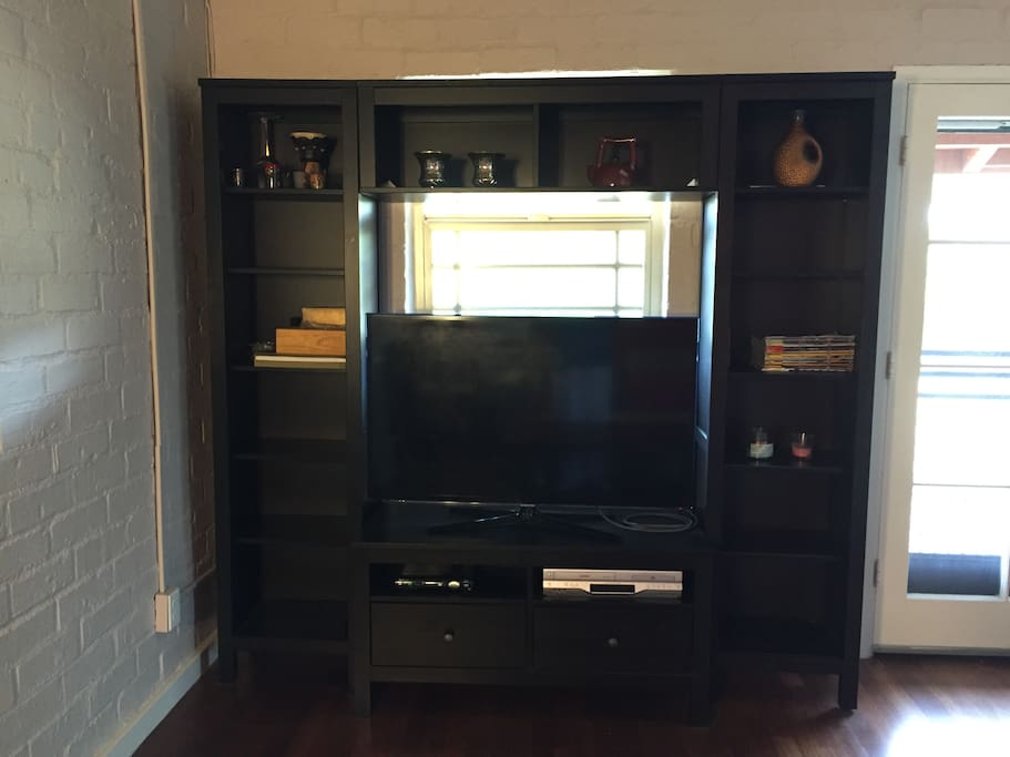 Large tv with cable and wifi