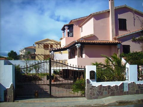 Small villa 300 mt from beatiful beach
